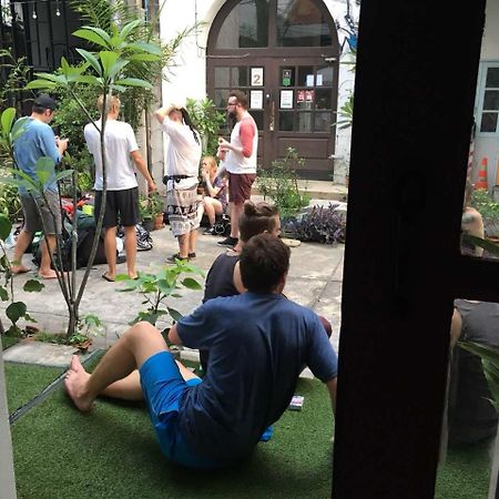 17You Inn Hostel Bangkok Exterior foto